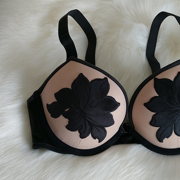 Size 34C❤️ VICTORIA'S SECRET PUSH-UP BRA - Picture 2 of 6